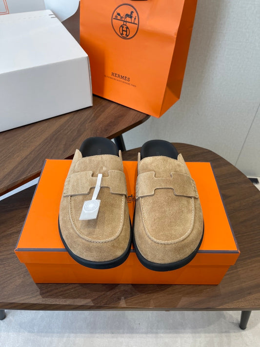 Hermès Mules & Clogs Where Craftsmanship Meets Effortless Style