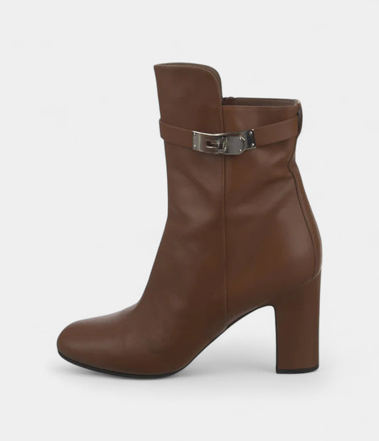 Hermès Joueuse Leather Boots A Blend of Playful Elegance and Sophisticated Craftsmanship