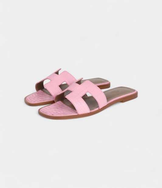 Hermès Oran Sandals Bubblegum Matte Alligator