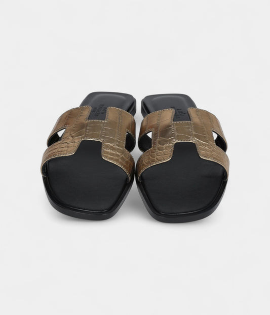 Hermès Oran Sandals Dore Fonce Matte Alligator 37 EU