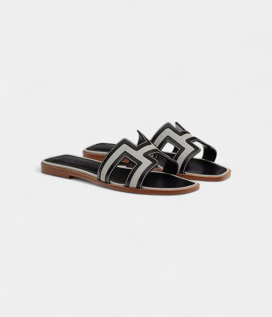 Hermès Oran Sandals for Women In Summer Quiet Slide Resistant Leather with Black