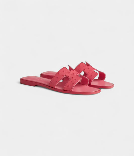 Hermès Oran Stylish Sandals for Women in Abrasion-Resistant Pink Leather