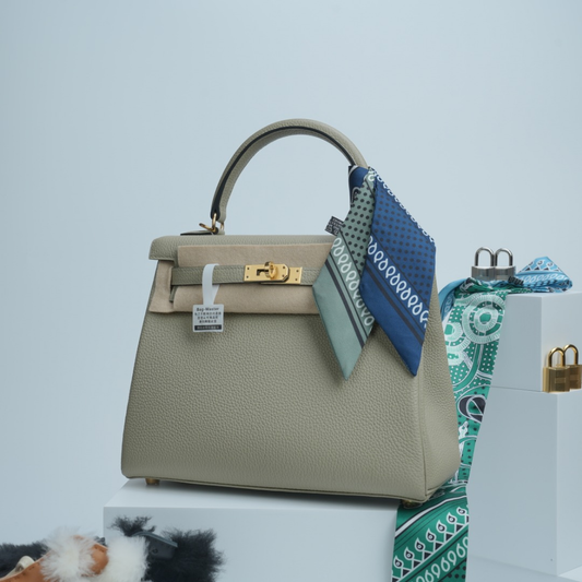 Hermès Kelly 25cm: Sage Green Elegance