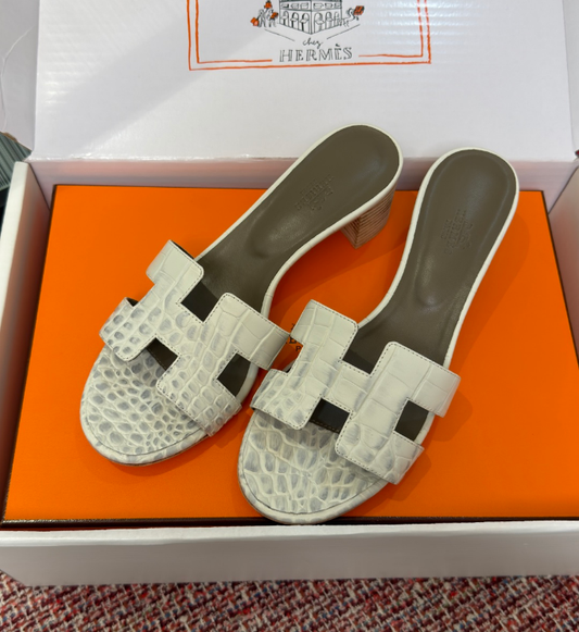 Hermès Oran Sandals for Women In Summer Quick Dry Leather