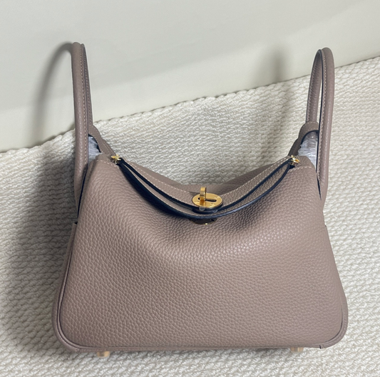 Hermès Lindy 26 in Pigeon Grey Paradis Clemence Leather with Palladium Hardware