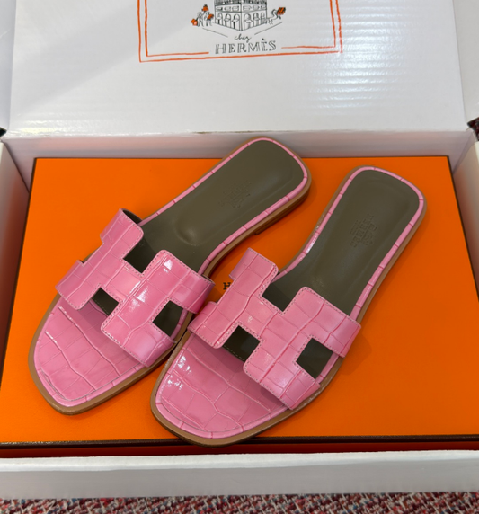 Hermès Oran Sandals for Women In Summer Quick Dry Leather with pink