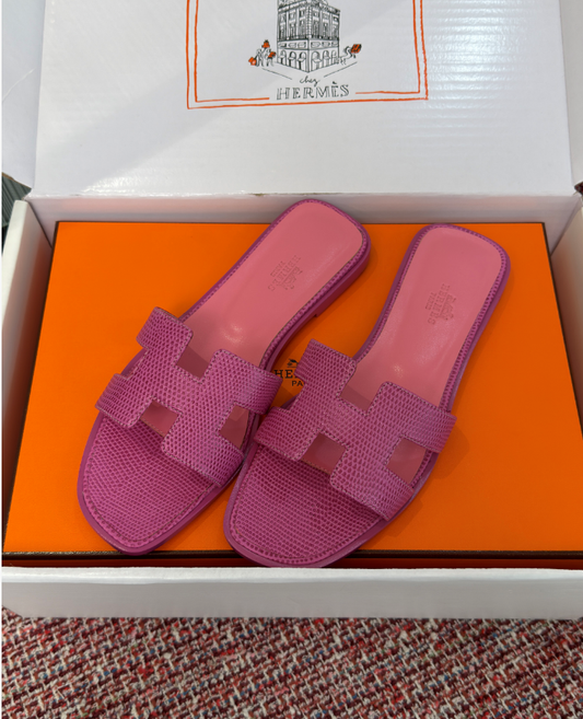 Hermes 26ss latest colorway, classic H-shaped mules, flat, chunky heel.
