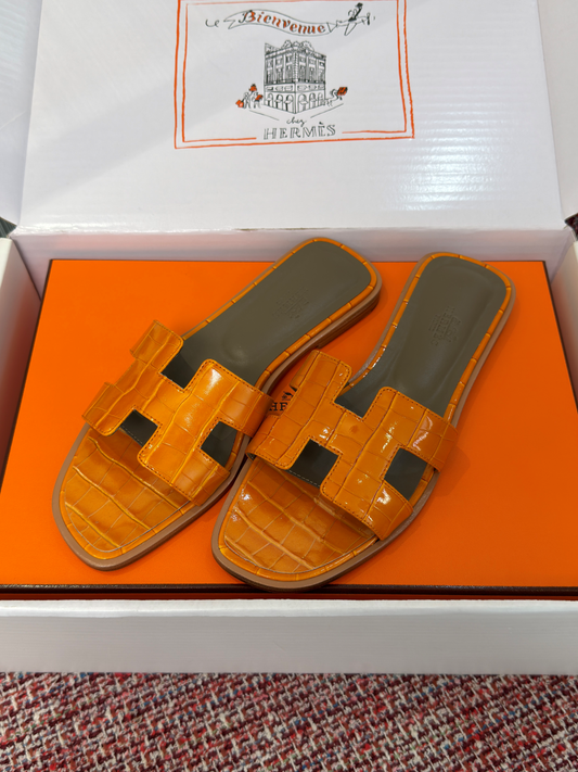 Hermès Oran Sandals for Women In Summer Quick Dry Leather with orange